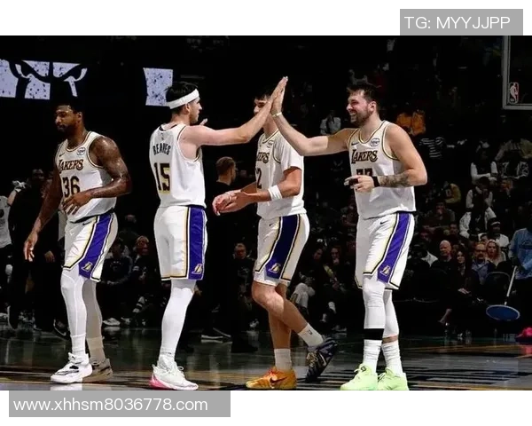 湖人对阵热火精彩对决一触即发快来一起看球吧